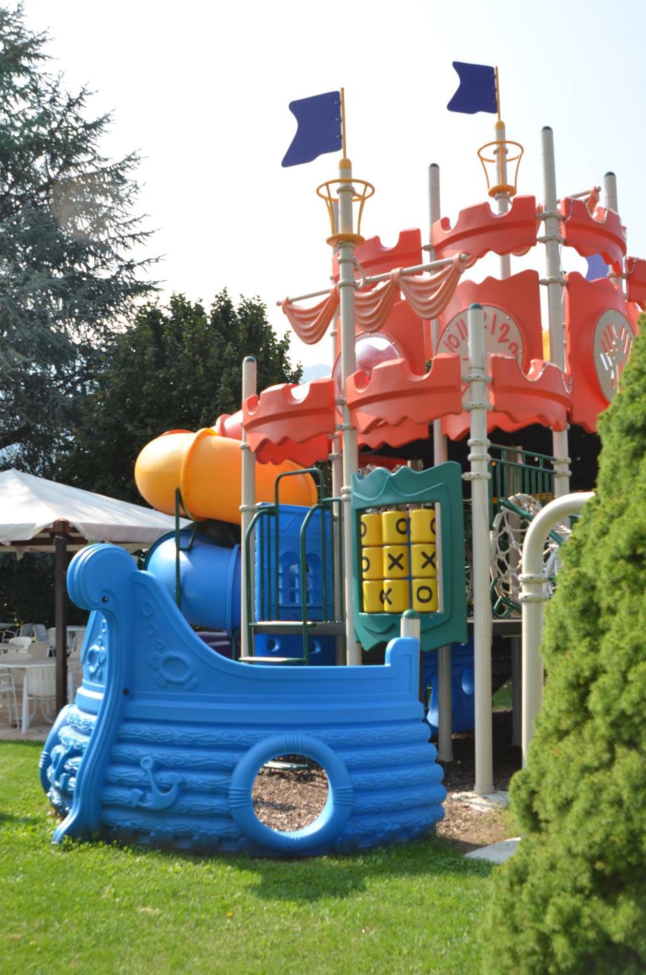 Family Hotel Primavera Levico Terme Ngoại thất bức ảnh